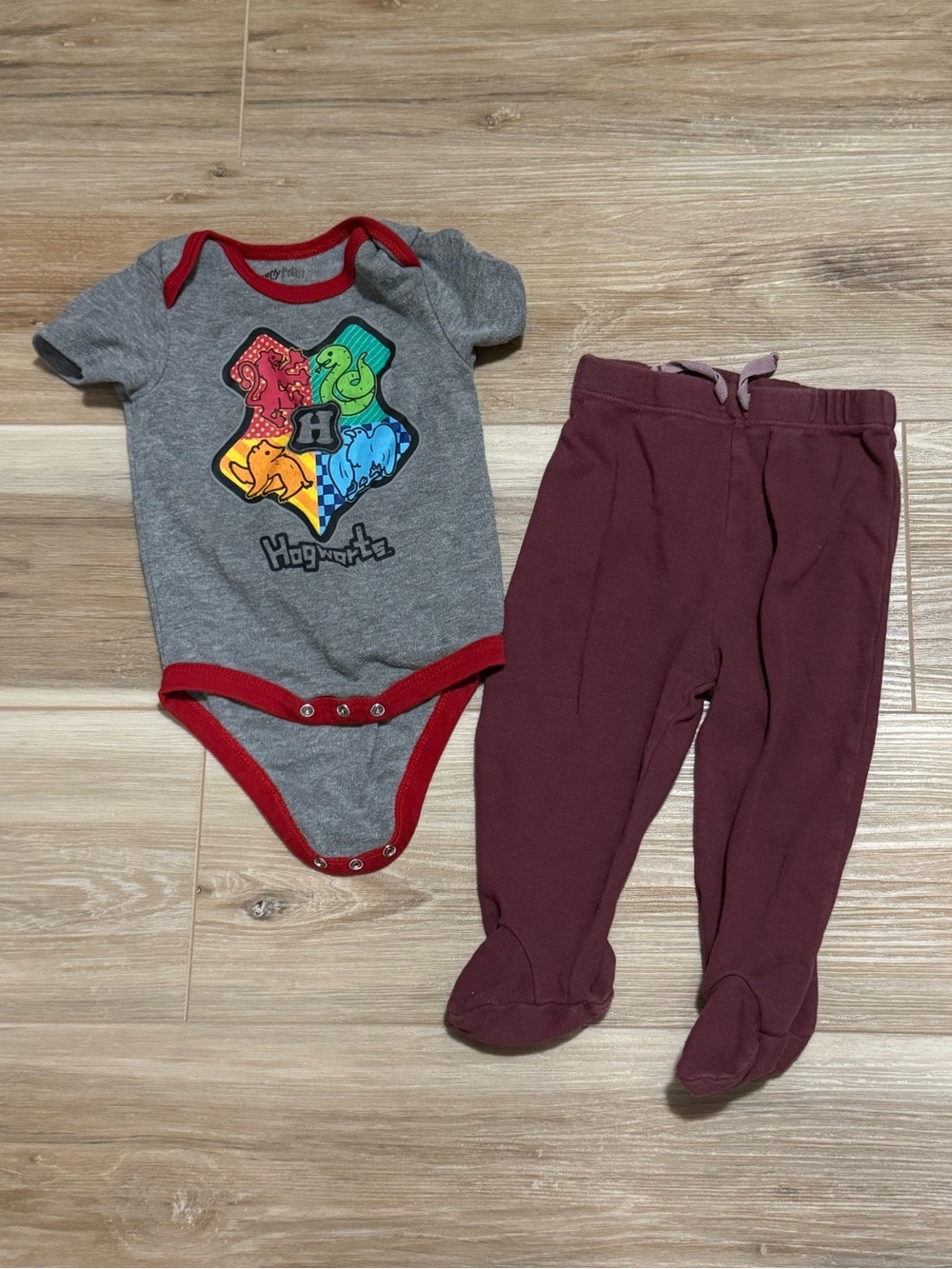 Harry Potter Hogwarts Crest Bodysuit & Footed Pants Set 12M